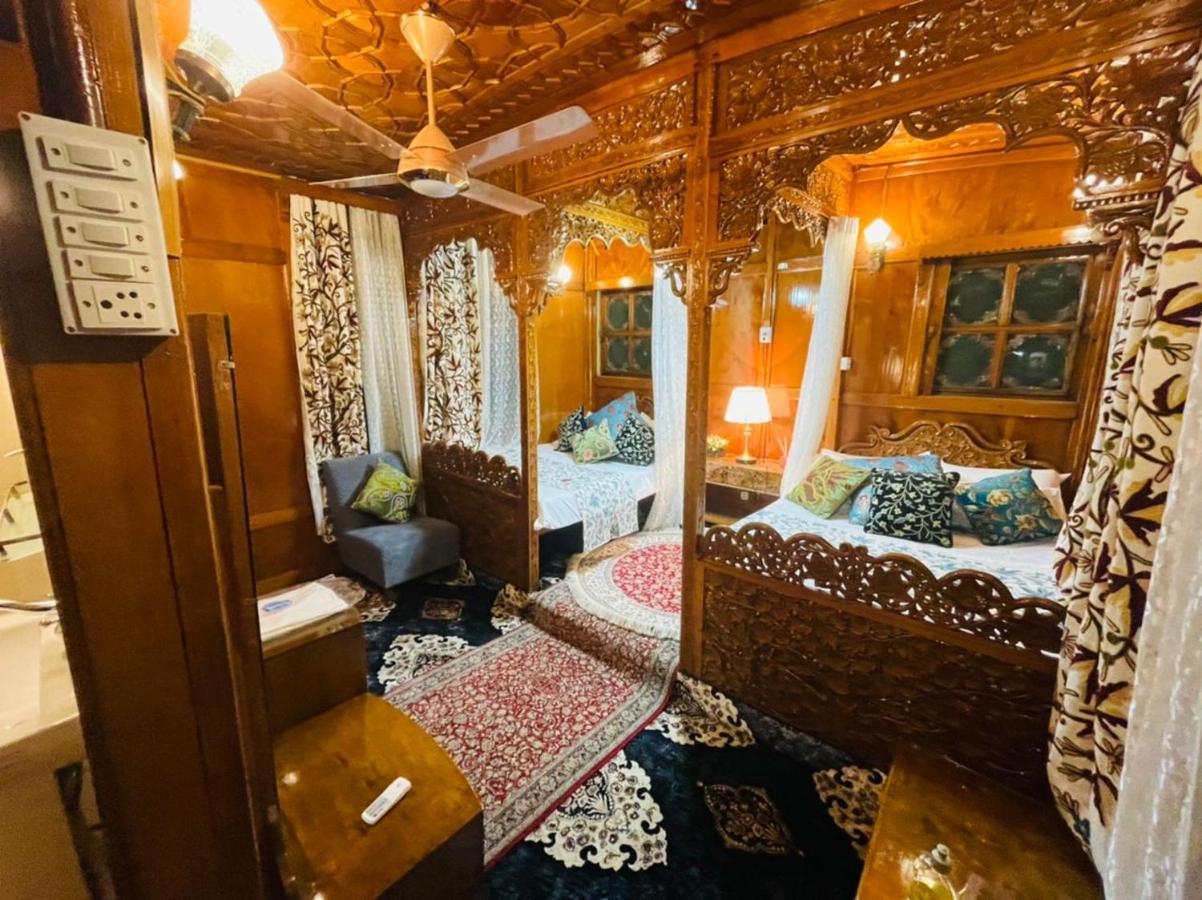 Heaven Breeze Group Of Houseboats Hotel Srinagar  Exterior photo