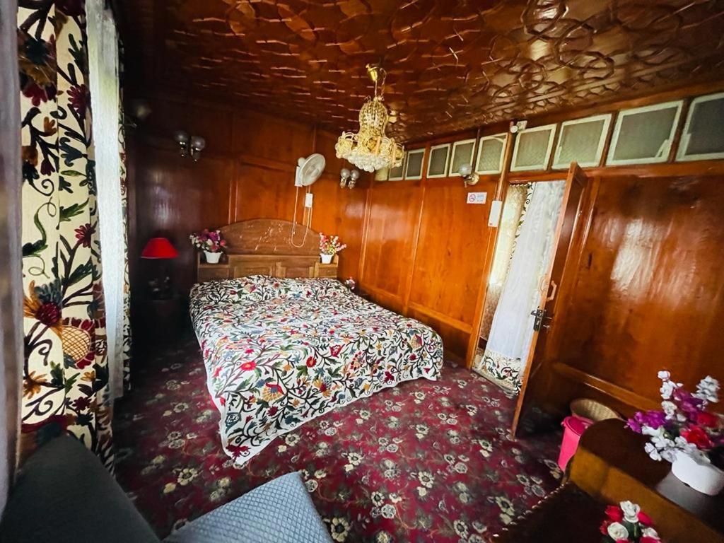 Heaven Breeze Group Of Houseboats Hotel Srinagar  Exterior photo