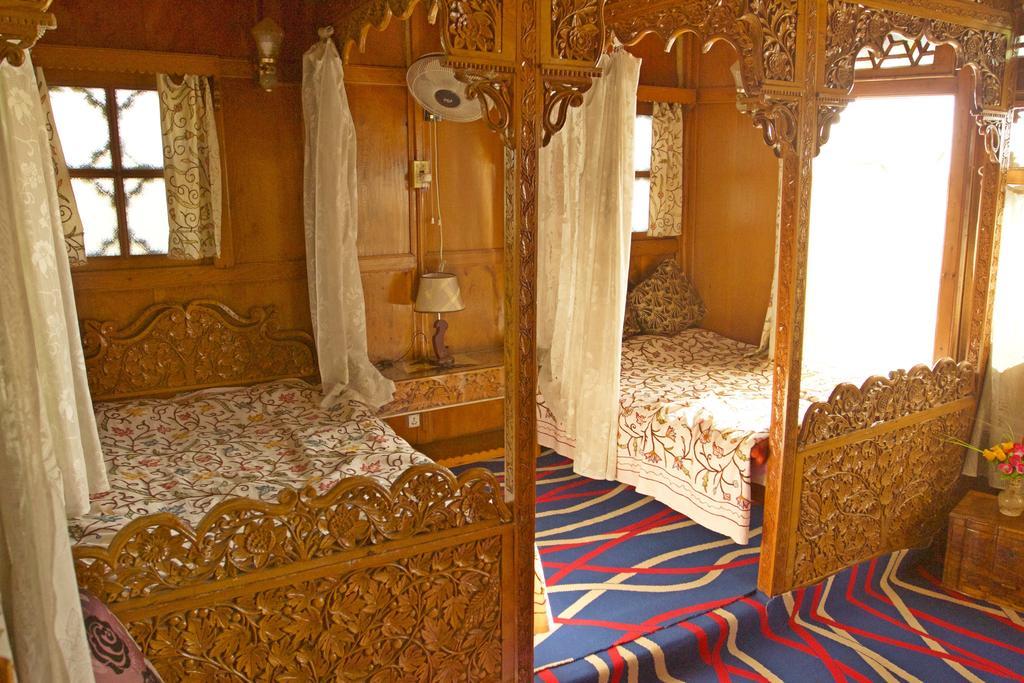 Heaven Breeze Group Of Houseboats Hotel Srinagar  Room photo